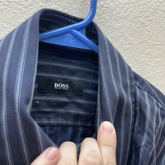 Hugo‎ Boss Career Button Up Dress Shirt Blue Pinstripe 15.5 34/35 Collared - Picture 2 of 4